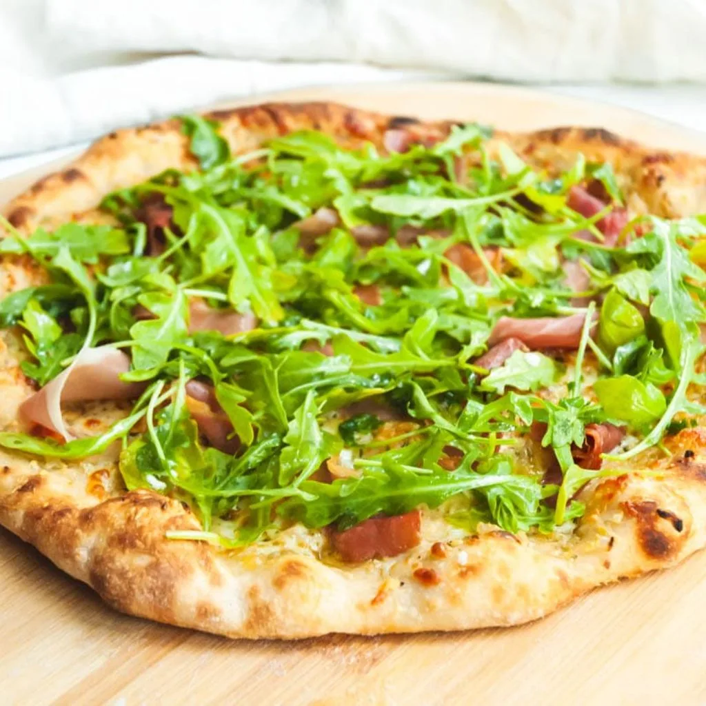 Grilled Pizza with Prosciutto and Arugula
